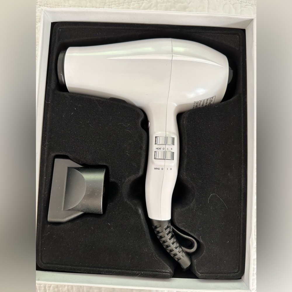 Blowout Sale! ⚡️✨NuMe Brand New Ionic blow dryer. Never used. Still in box.